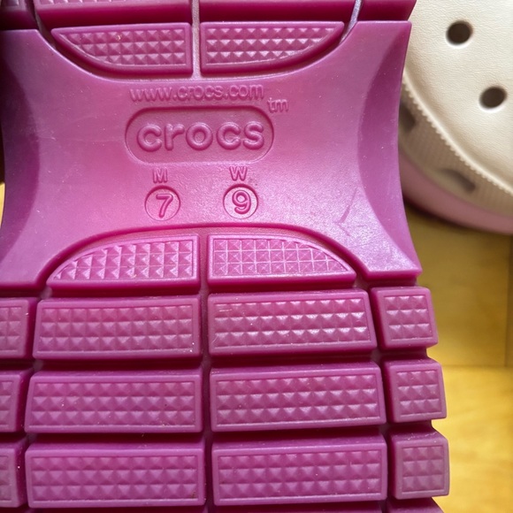 Crocs Mega Crush Clog Womens Size 9 Pink Purple Platform Ankle Sling Flexible - Picture 4 of 9